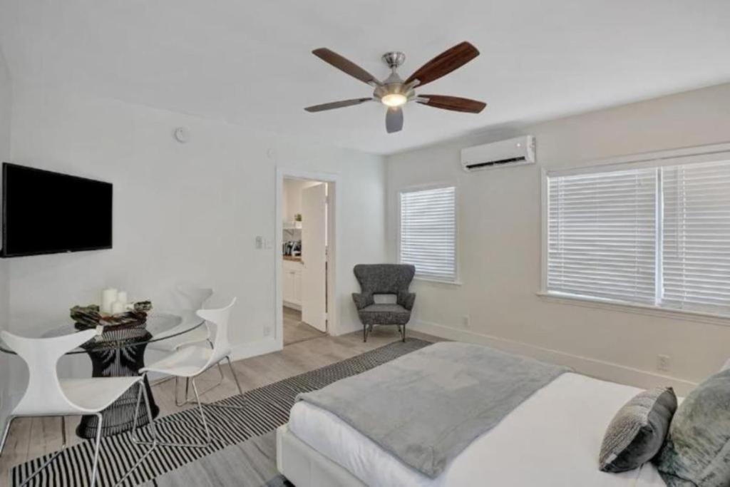 Eden Escape Walk to FLT Beach 1206, Fort Lauderdale