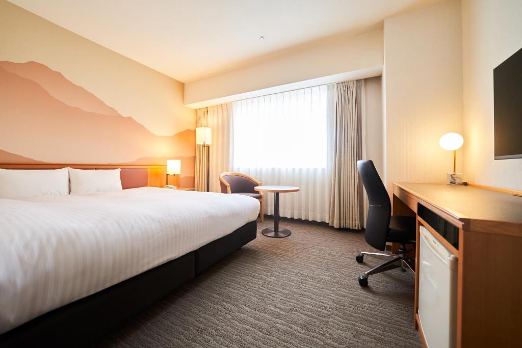 2. Hotel Gl..