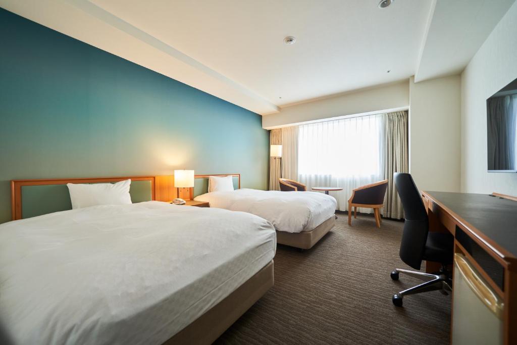 2. Hotel Gl..