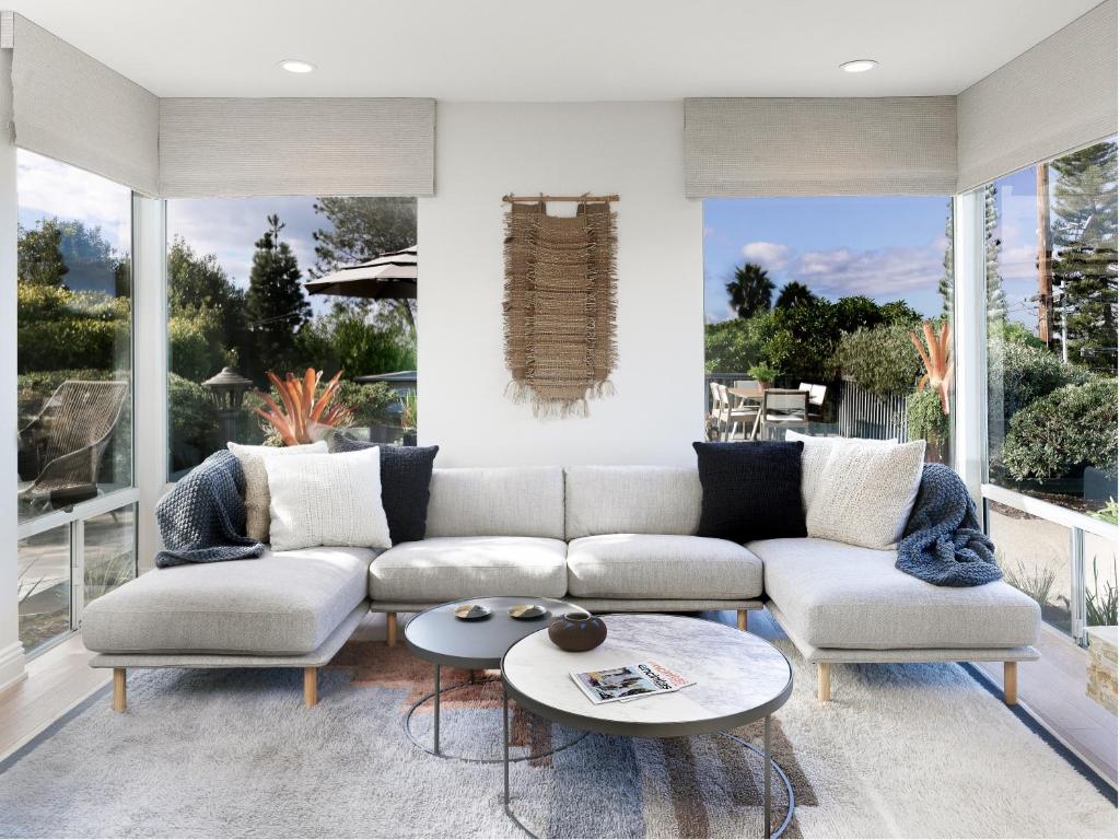 327 Hillcrest Drive, Encinitas