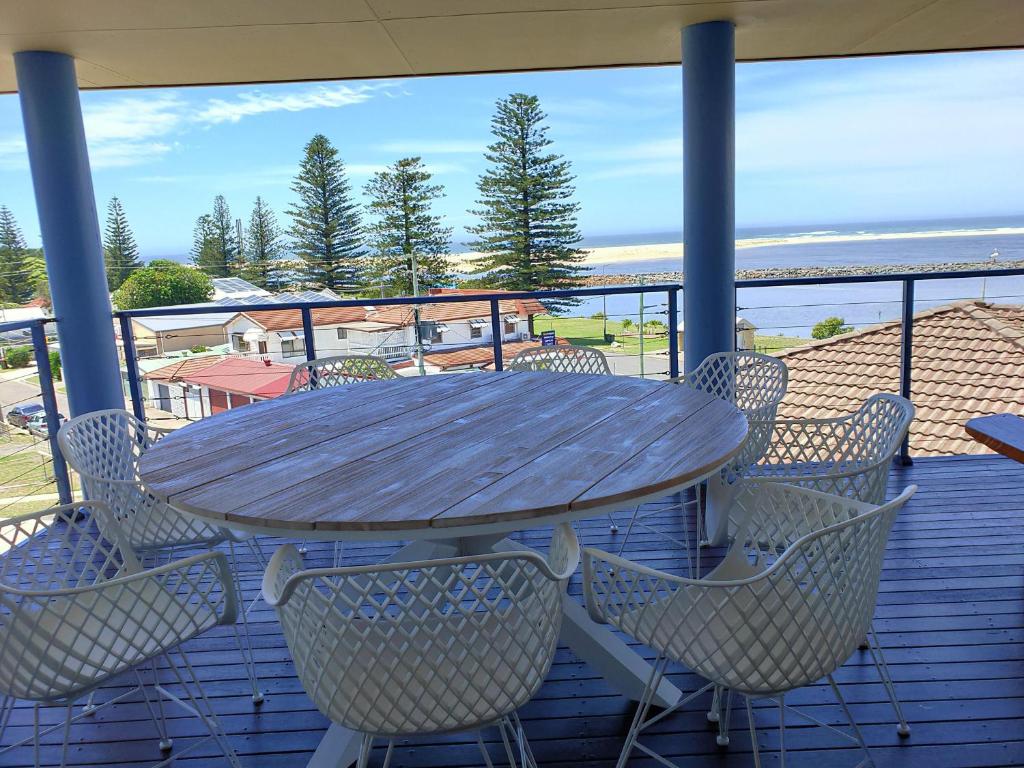 Pelicans Drift, Harrington