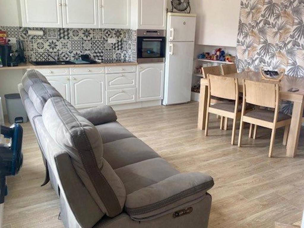 F3 Moderne avec Climatisation et WiFi Proche des Thermes - FR-1-703-205 - 1