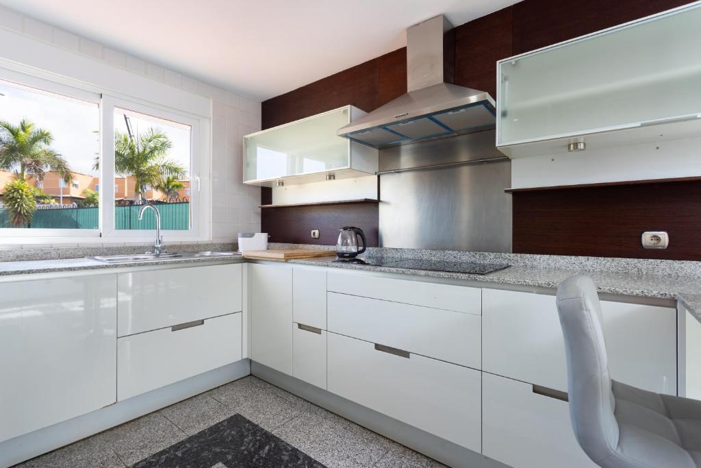 Exclusive villa with private pool 1 kilometer from Los Cristianos Beach - 3
