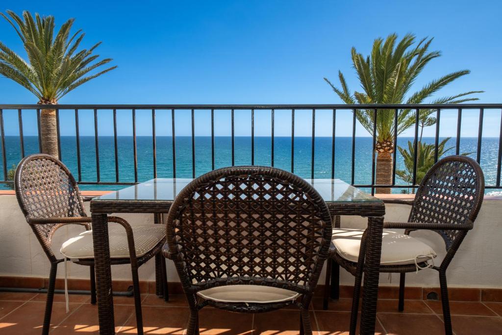 TUHILLO 2F MENYBER, Nerja