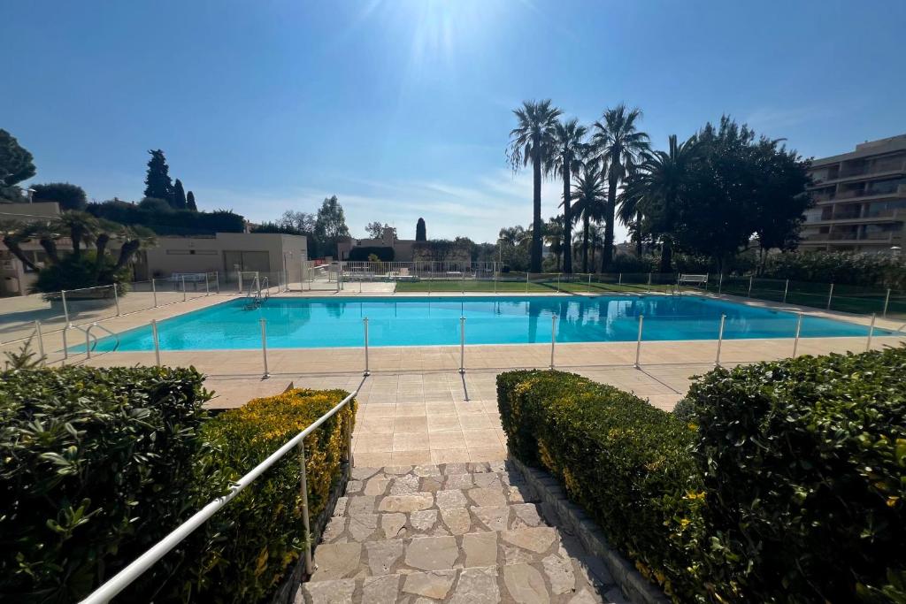 JUAN LES PINS - 4 people - swimming pool - tennis - 1