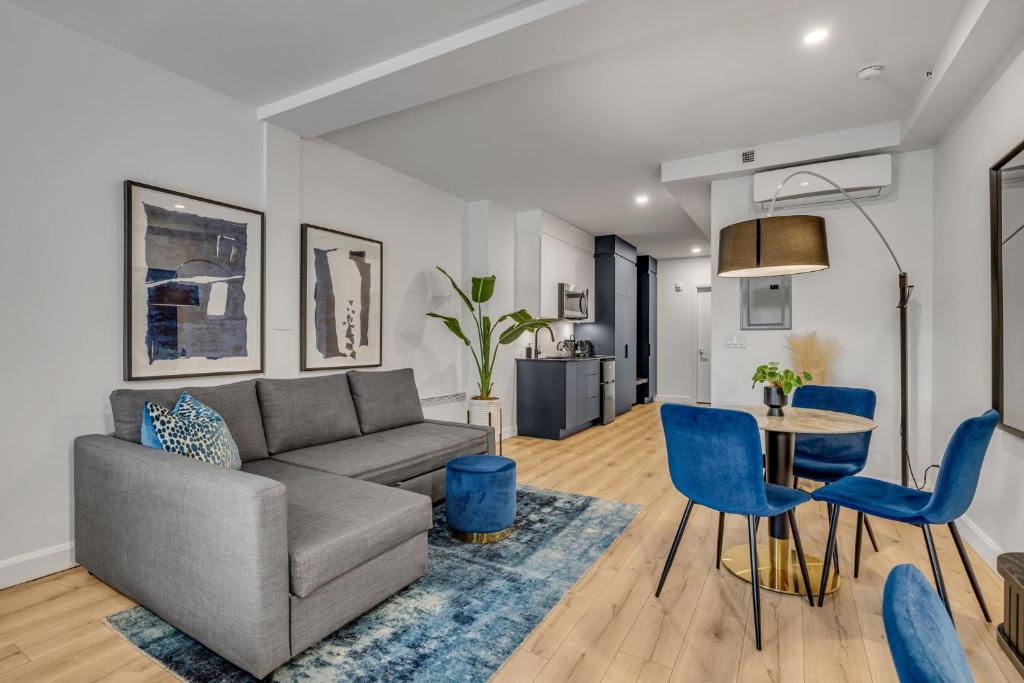 INITIAL - ORIGINE - Centre-Ville de Québec, Quebec