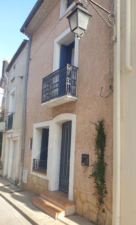 Maison de village proche de l'étang et de la mer - 1