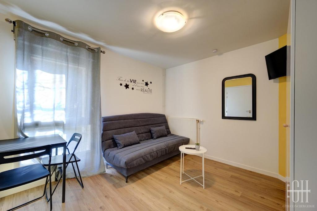 Mercure - Proche A10 -2 V -Parking- Rez-de-chaussée, Saint-Pierre-des-Corps