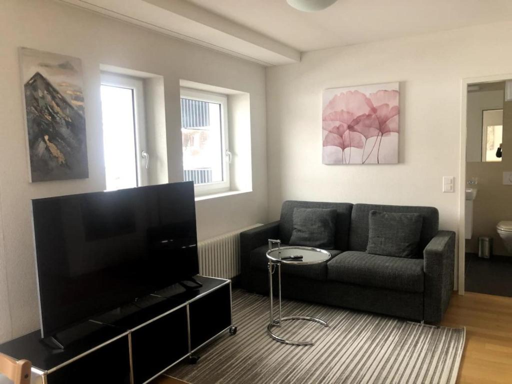 1BR apartment with balcony - West 13, Curych