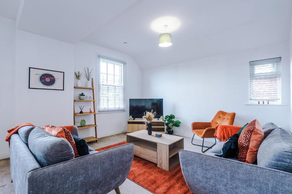 Spacious 3-Bedroom Retreat with Modern Amenities, Hawarden