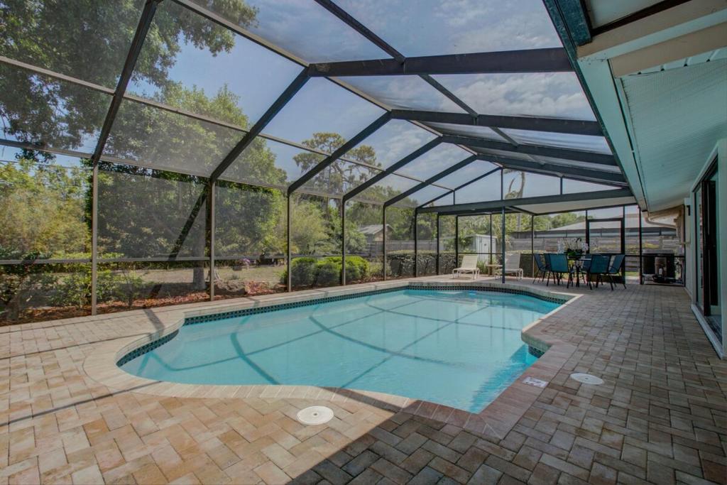 Relaxing 3BR 2Ba Oasis with Heated, Sarasota