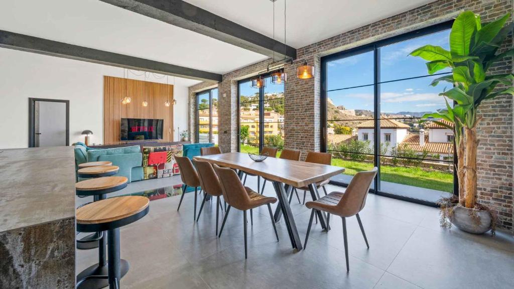 Luxury 4 bed villa with pool and views - 5