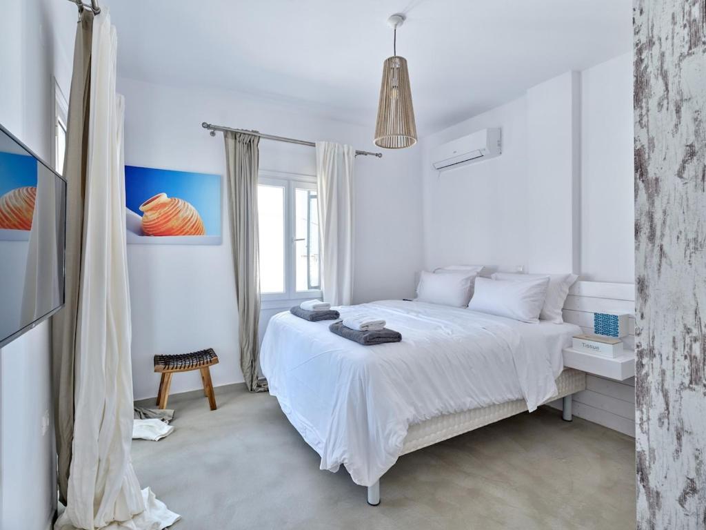 Jade Apartment, Prodromos Paros