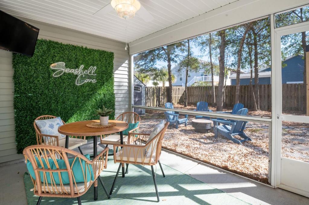 New Property for 2025 - Private Home with Dogs Allowed, Oak Island