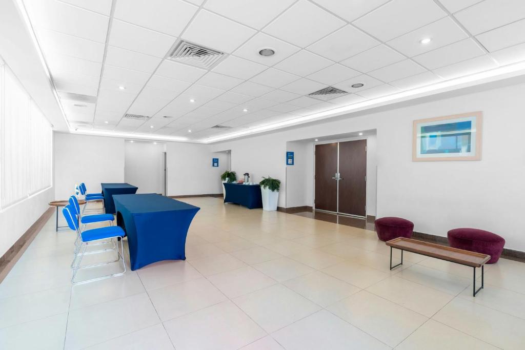 フロント・ロビー