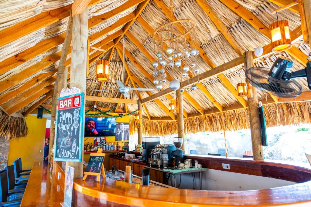 Excellent Bar