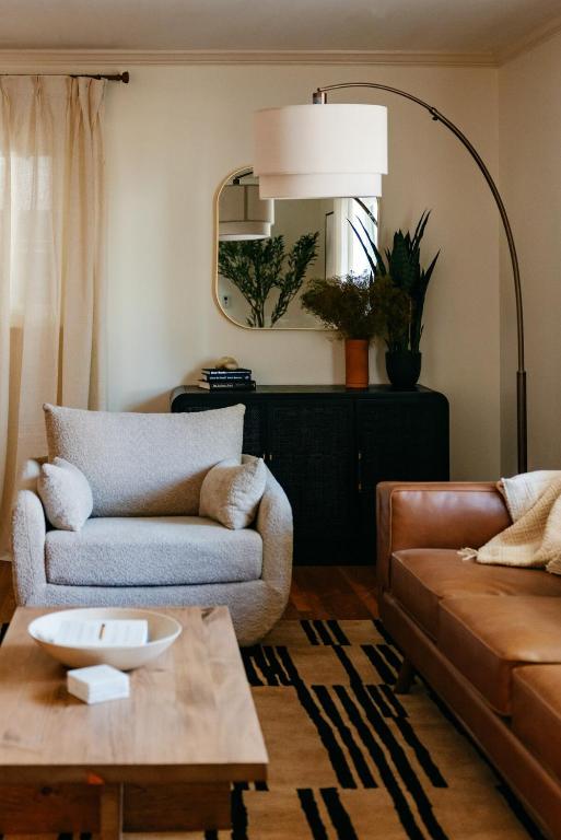 Large Designer Home - 6 Bed-4 Bath - Emory,CDC,CHOA, Atlanta