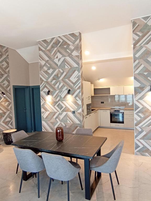 Opulent BayView Apartment Kotor - 4