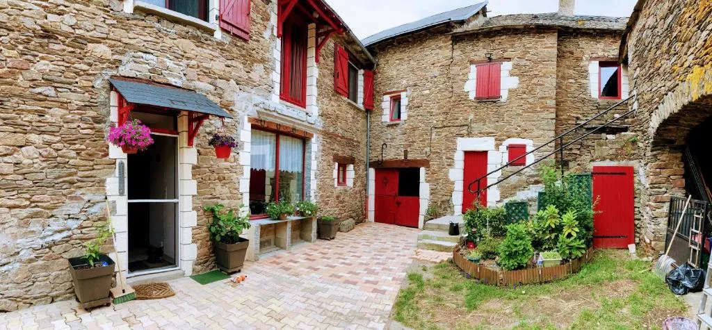 L'Escapade de JOS , chambres et table d'hôte，位于蓬德萨拉尔的酒店