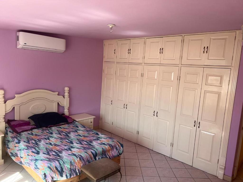 habitación a 2 cuadras de la Normal del Estado y 8 de ITESM, Chihuahua