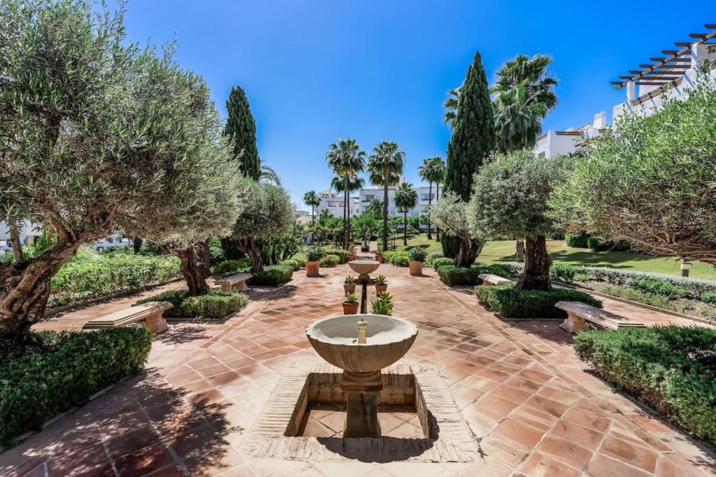 Ultimate Rentals - 2BR Apt 5 min Van Het Strand - Selwo Hills 2 - 3