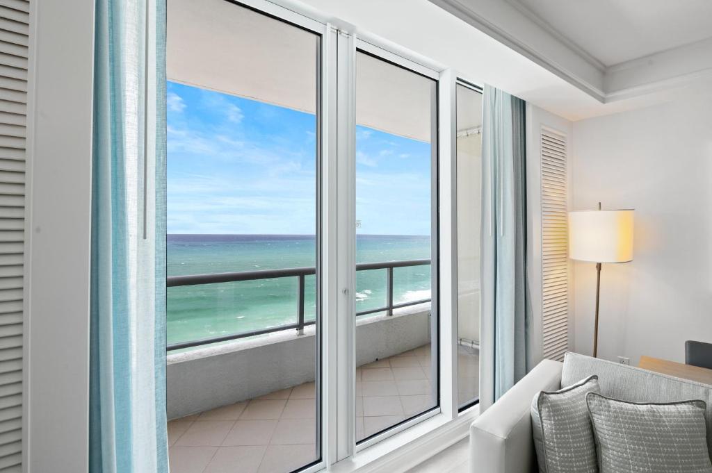 Oceanfront Ritz-Carlton 1 Bedroom Luxury Residence