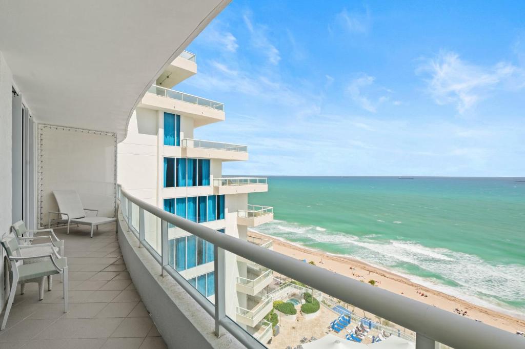 Oceanfront Ritz-Carlton 1 Bedroom Luxury Residence