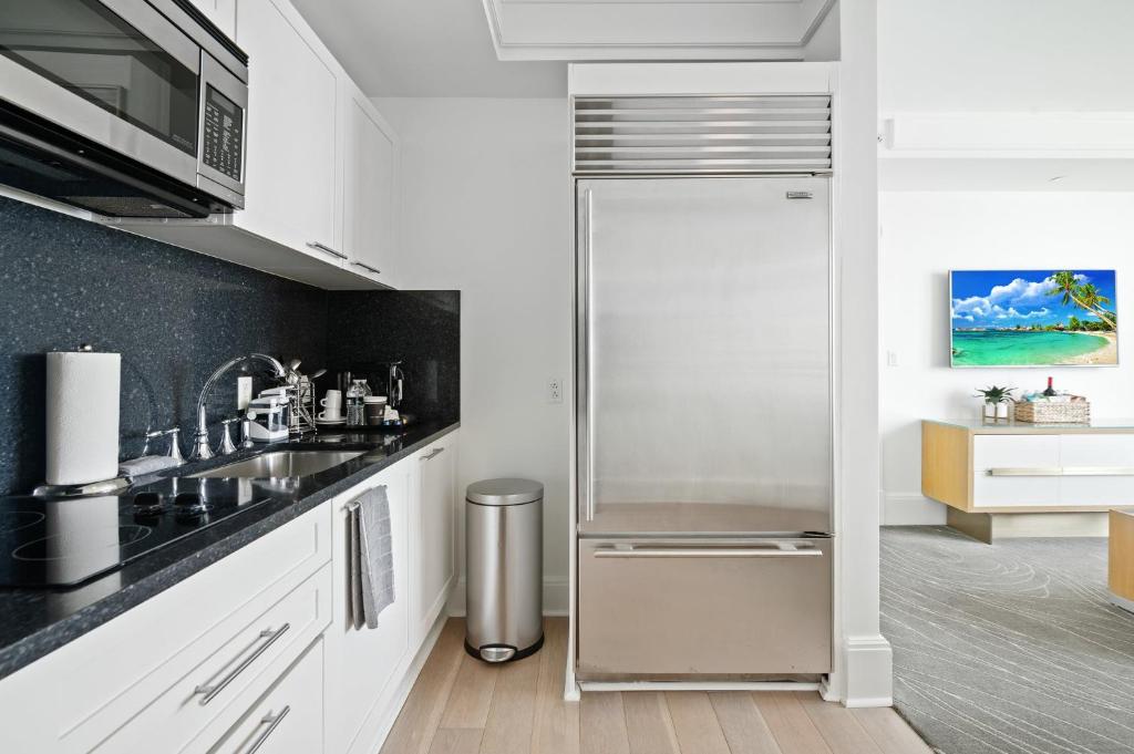 Oceanfront Ritz-Carlton 1 Bedroom Luxury Residence