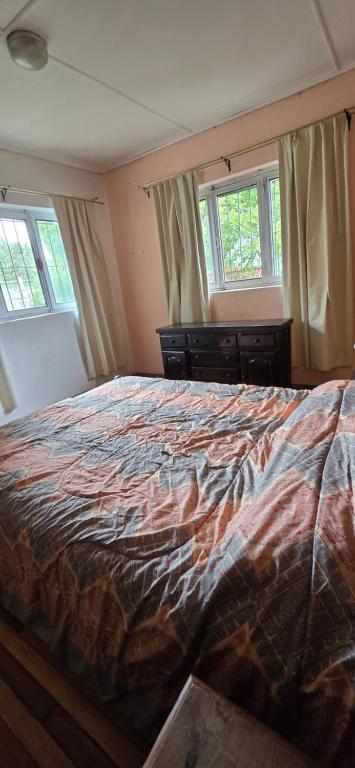 La franca, Hostal centrico, Habitacion con baño privado y Amplia cocina - 1