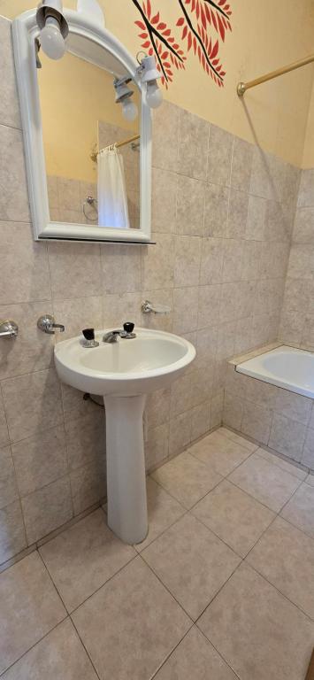 La franca, Hostal centrico, Habitacion con baño privado y Amplia cocina - 2