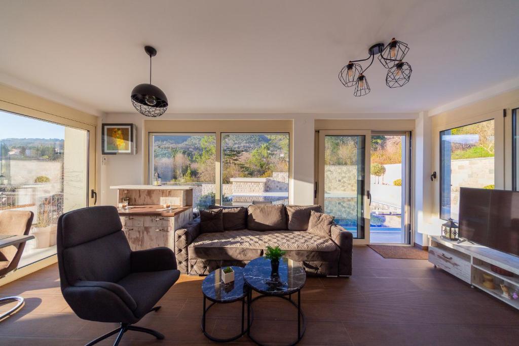 Majestic Apartment - 2