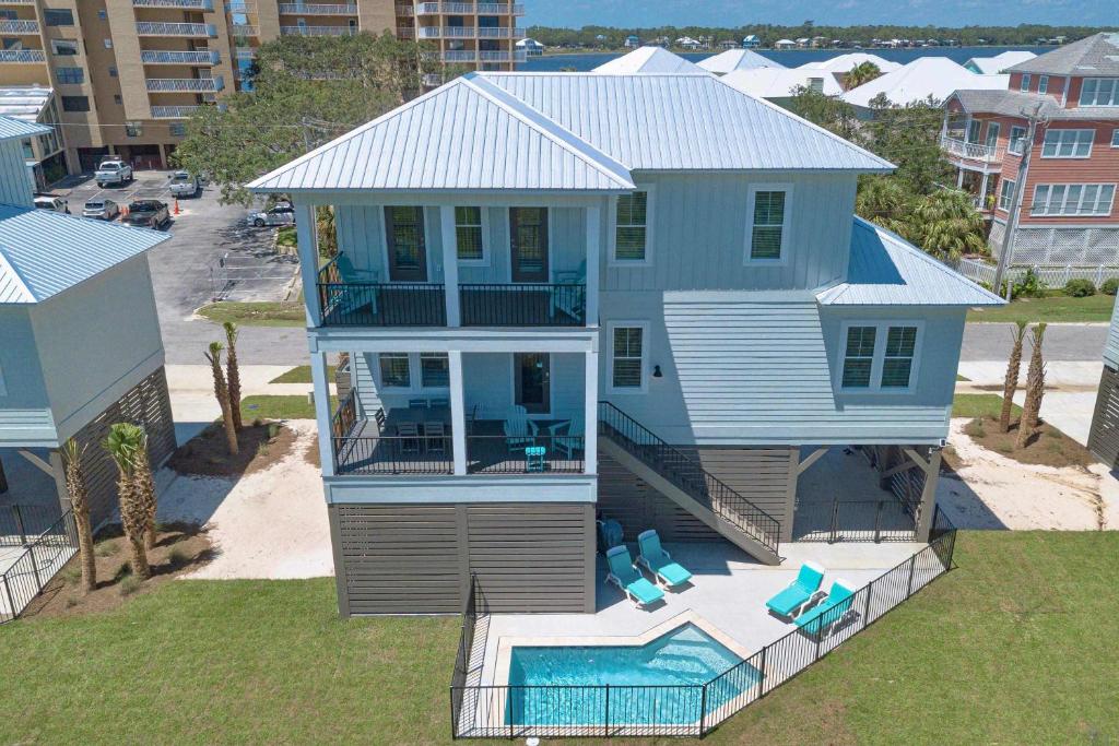 Azure Horizon Beachfront Charm in Gulf Shores, Gulf Shores