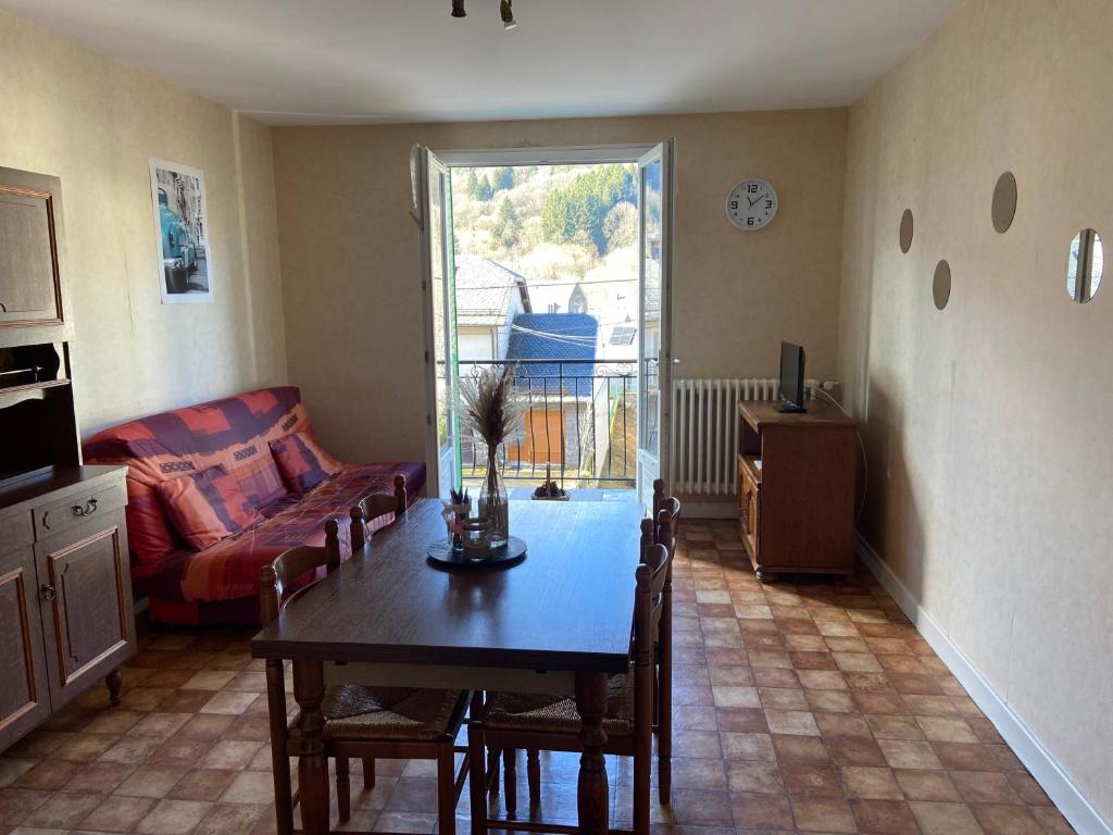 Appartement Lumineux et spacieux pour 5 Personnes au Mont-Dore - Villa Planet 1 - 4