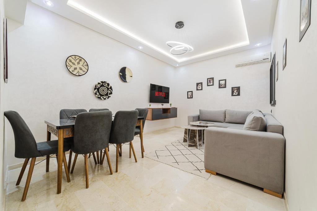 Confortable & Très Bien Noté - Vue Piscine, Proche M Avenue, Piscine, Fibre Optique, Parking, Marakéš