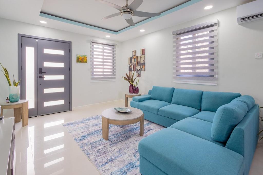 Modern, Spacious, 3BR Hill View Retreat, Central, Gated, Ocho Rios