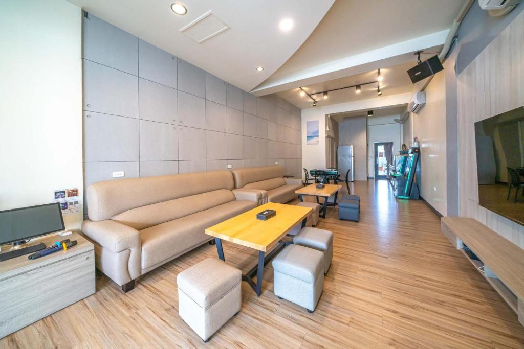 安平-宅17包棟 KTV 民宿 x 户外烤肉區-依人數開放房型, Tchaj-nan