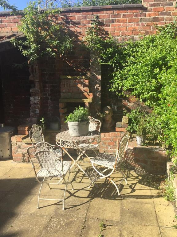 Charming Victorian terrace, near Lincoln Castle, Lincoln