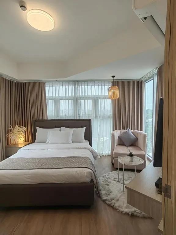 S&R Staycation Davao - 1Bedroom & Fully Equipped Unit with NETFLIX at INSPIRIA CONDOMINIUM，位于达沃市的酒店