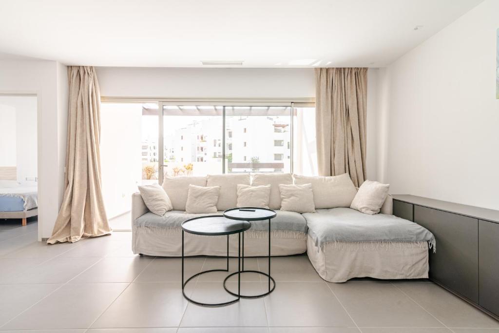 Penthouse with Jacuzzi, Ocean and Pool Views - 3
