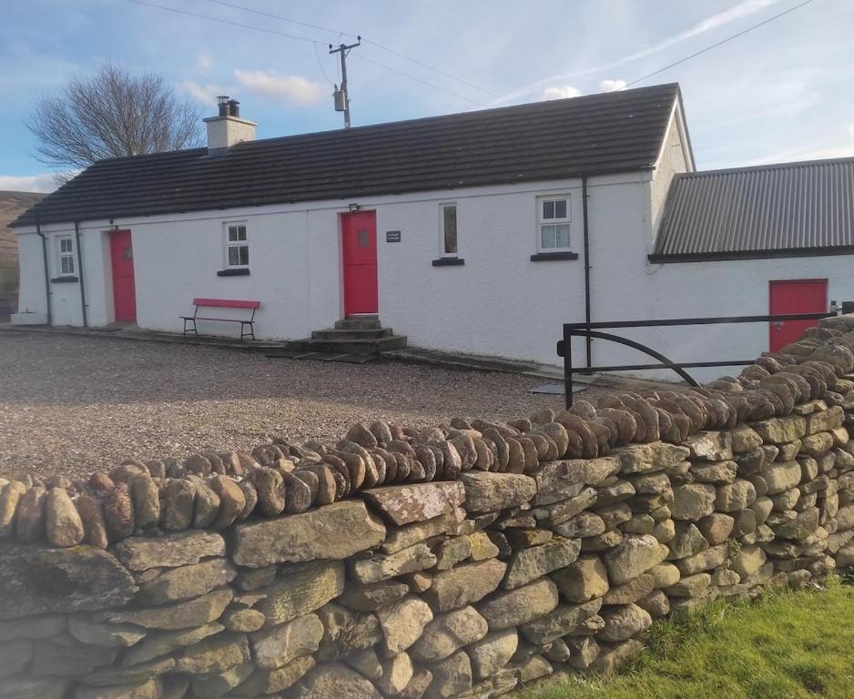 Ardagh Cottage Secluded in Glenshesk near Ballycastle, Cape Castle