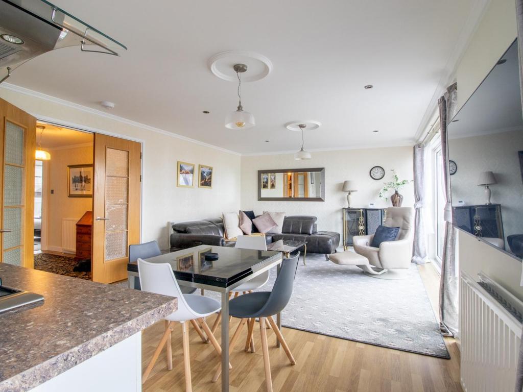 Metropolitan St Andrews Cathedral View Pass the Keys, Glasgow