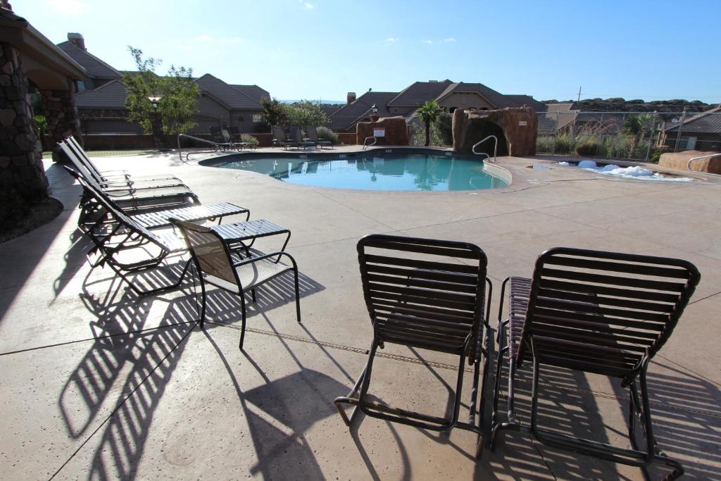 Canyon Villas at Coral Ridge photo