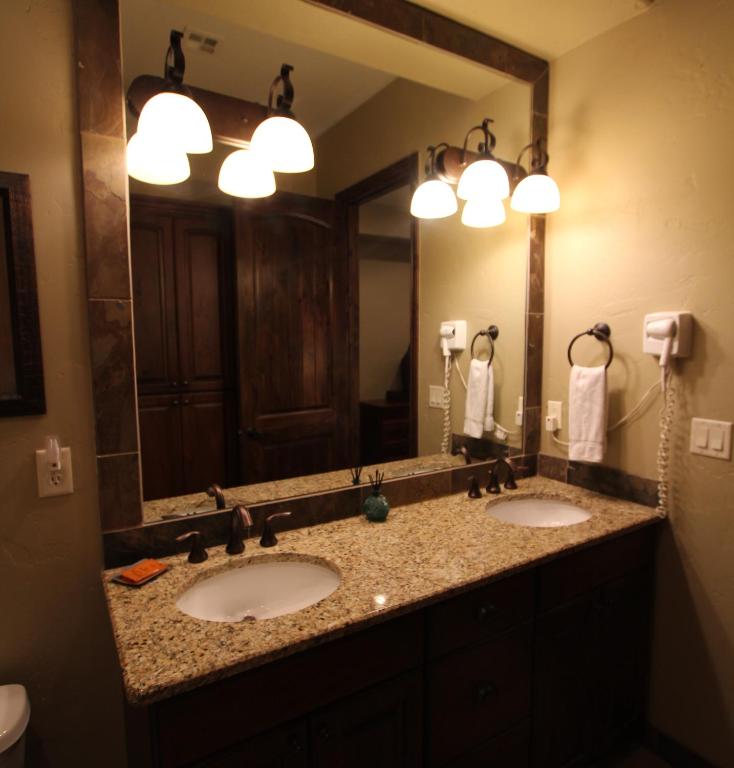 Canyon Villas at Coral Ridge photo