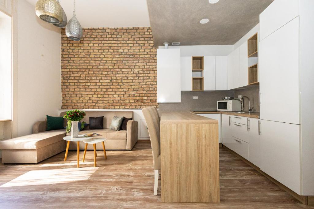 Spacious & Minimalistic Apartment in Downtown - 3