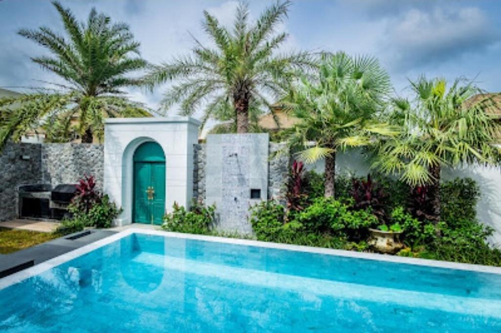 Gold Chariot, Laguna Phuket