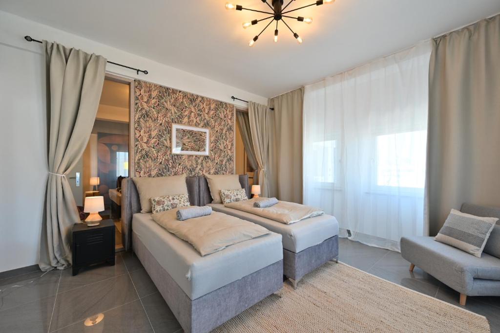 Yello Homes - Luxus Loft für bis zu 7 Personen nähe Airport & Messe, Tischfußball & Whirlpool - 4