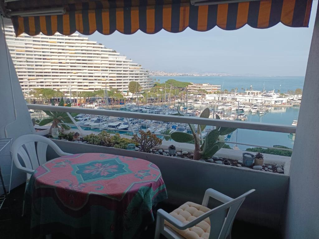 Grand studio vue mer à Marina Baie des Anges - 2