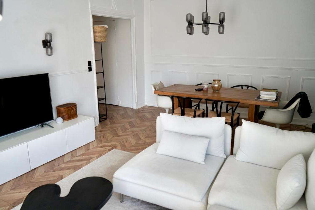 T2 Appartement 55m2 Terrasse 20m2 - à 15min à pied du Centre Ville - Wifi - Air conditioning - 1