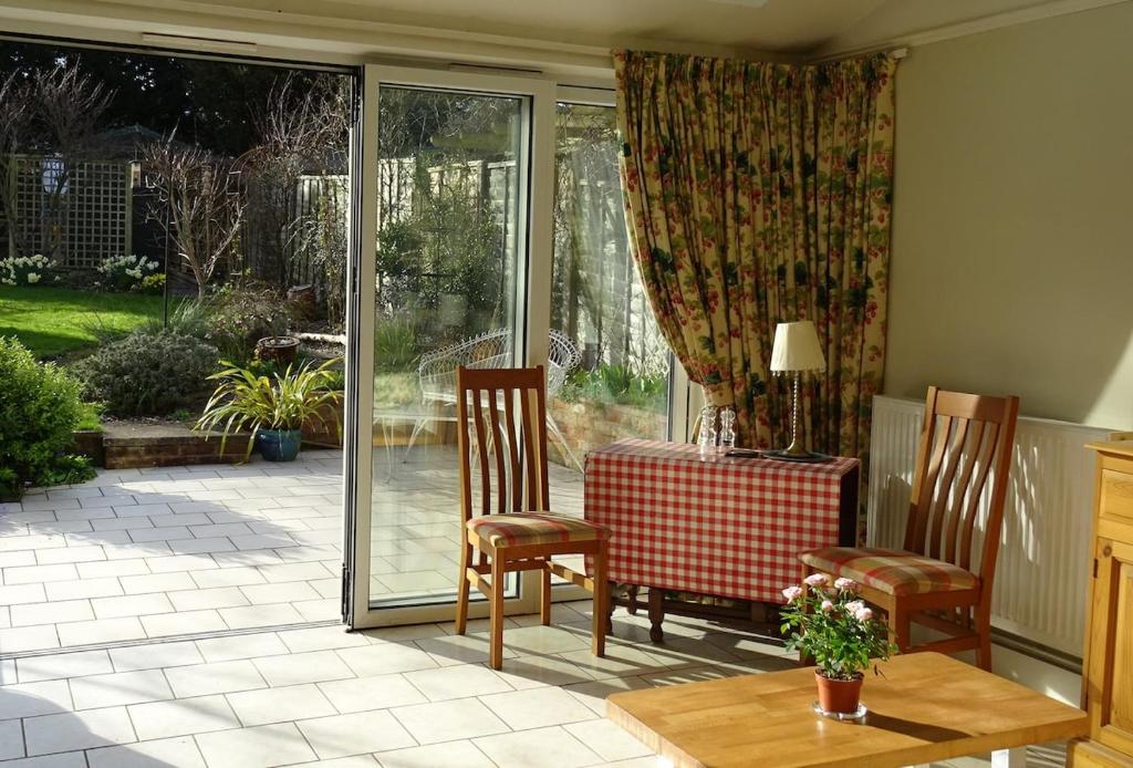 Charming family home on edge of South Downs, Alton