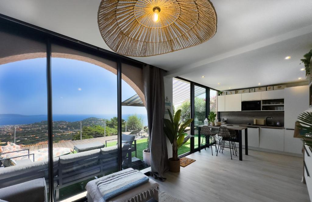 La Terrasse de Marie - superbe vue, terrasse, piscine - 4